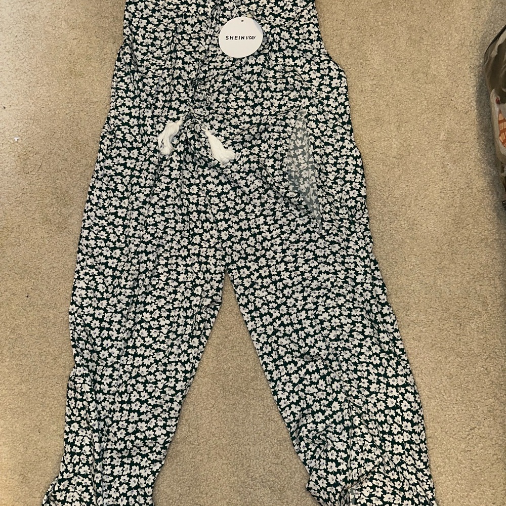 SHEIN Black and White Floral Print Garment